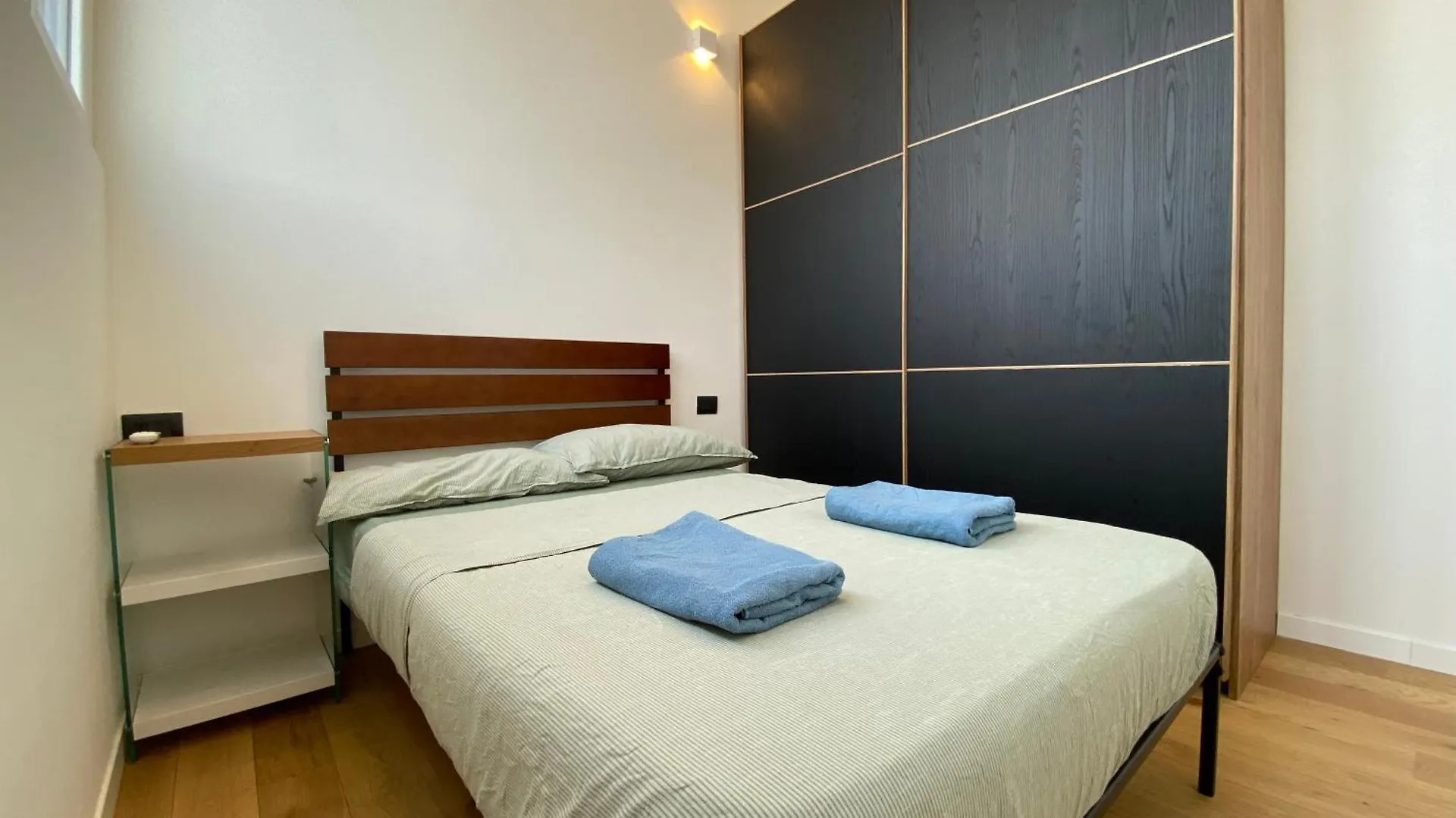Modern 3 Bedrooms Apartment Milán 0*,  Italia