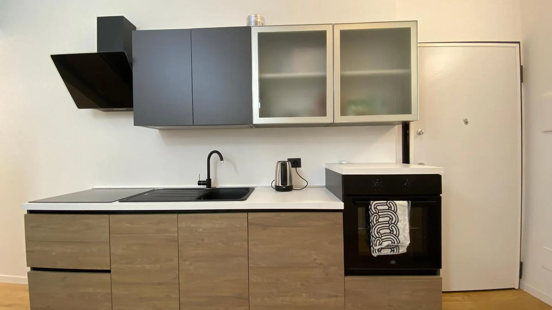 Modern 3 Bedrooms Apartment Milán