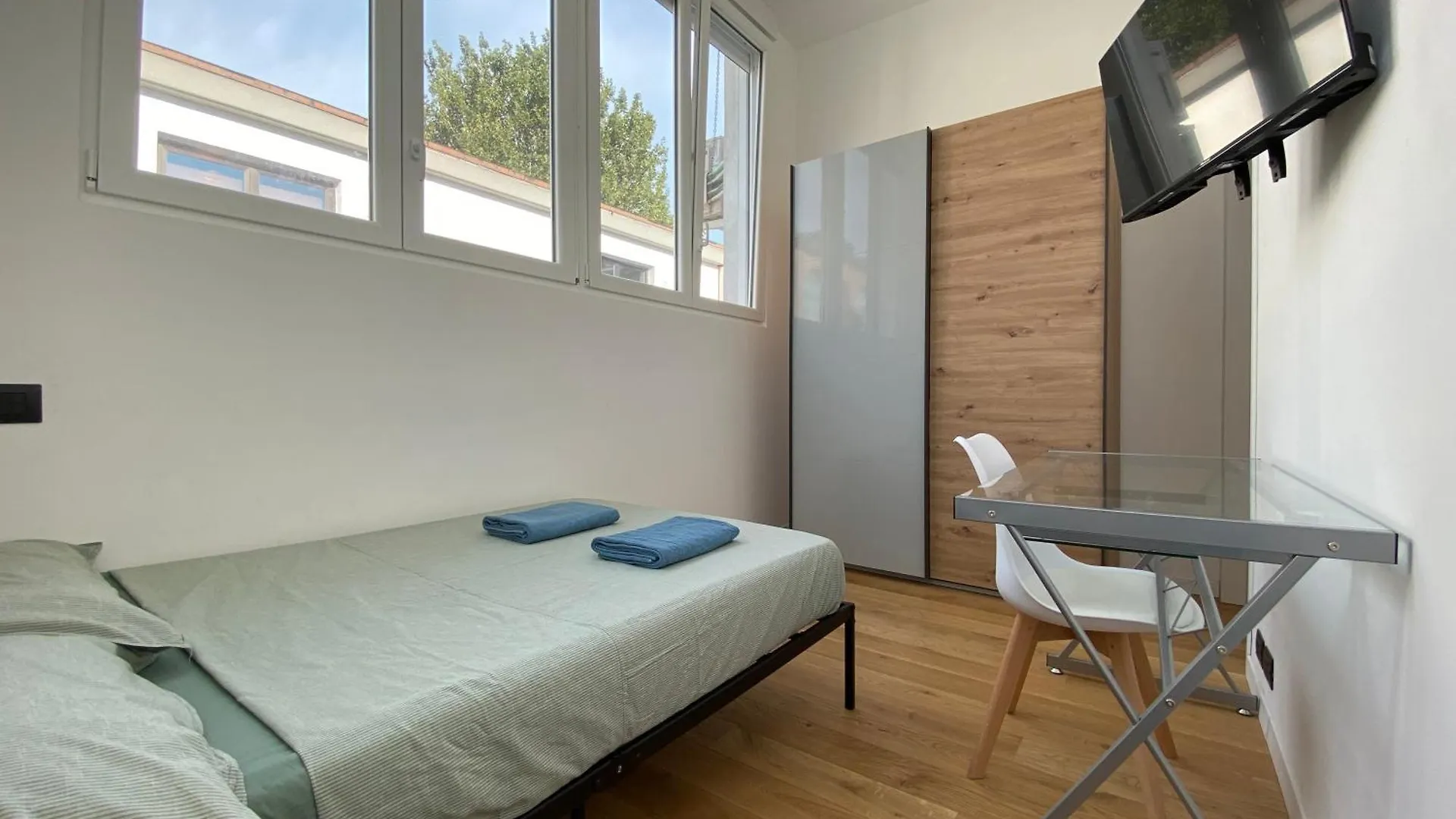 Modern 3 Bedrooms Apartment Milán