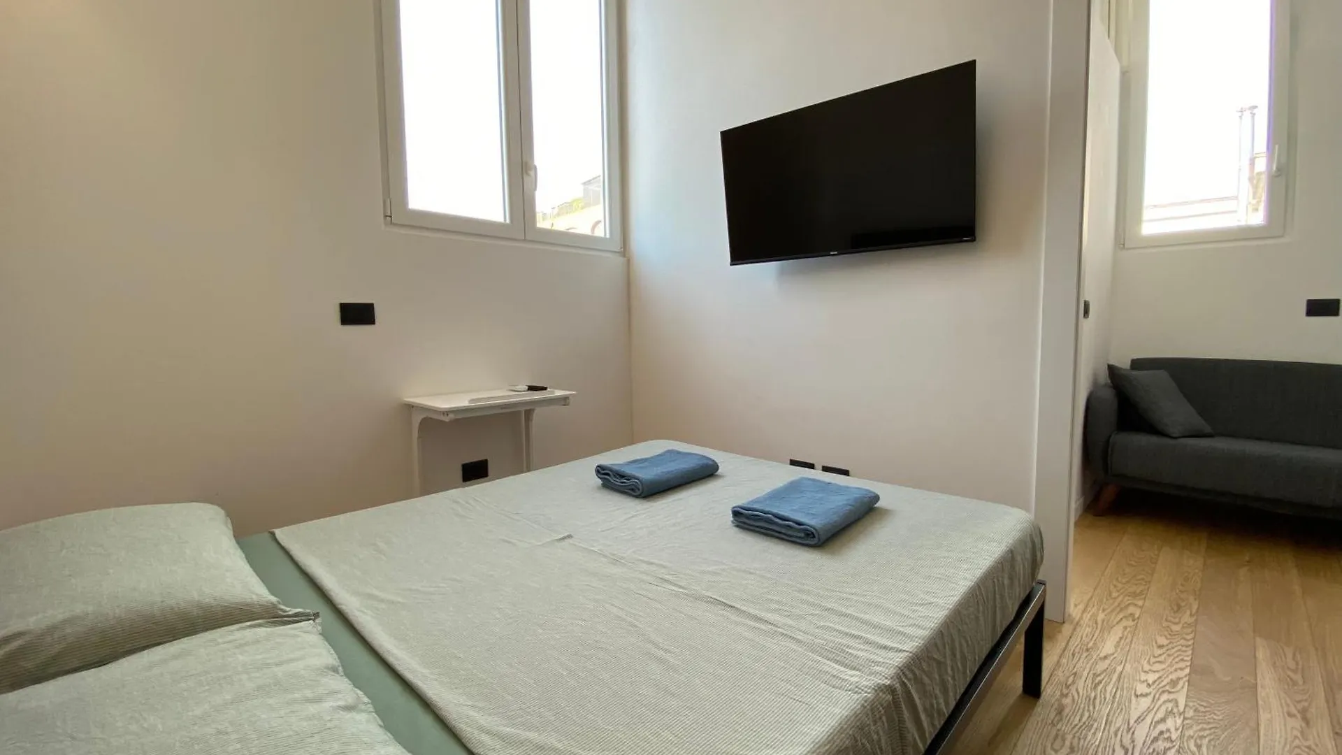 Modern 3 Bedrooms Apartment Milán