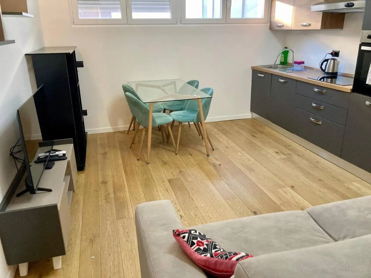 Modern 3 Bedrooms Apartment Milán 0*,  Italia