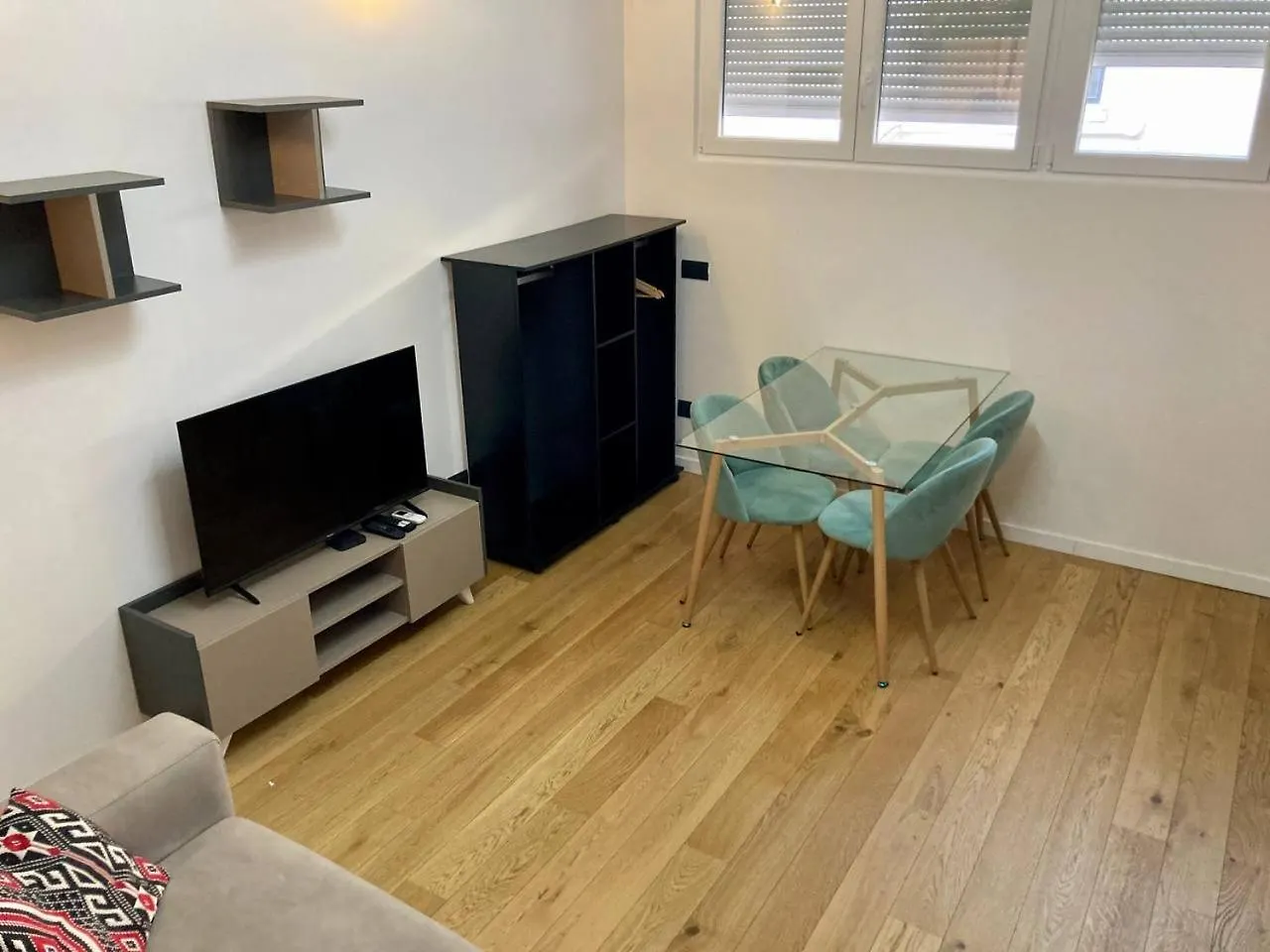 Modern 3 Bedrooms Apartment Milán