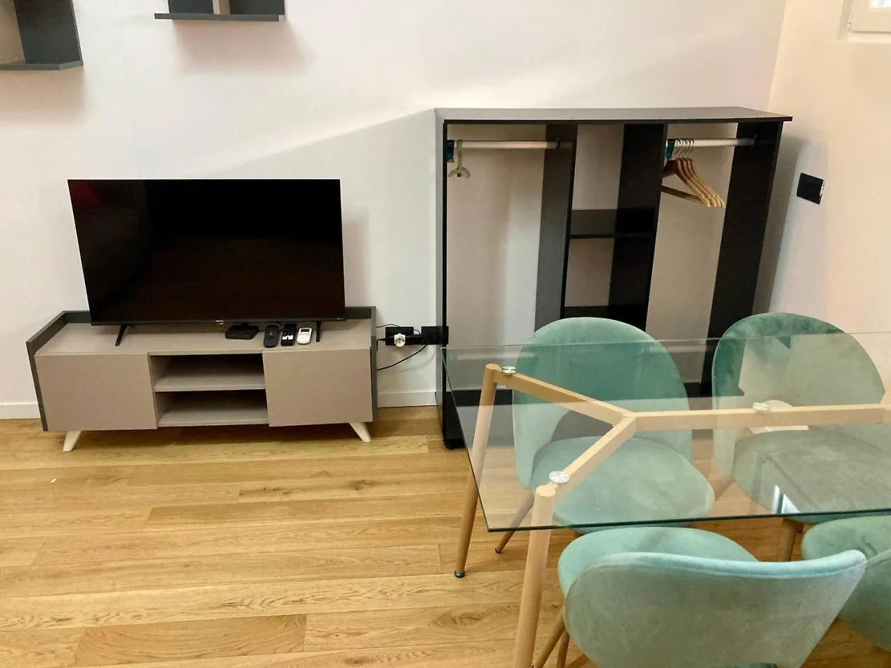 Modern 3 Bedrooms Apartment Milán